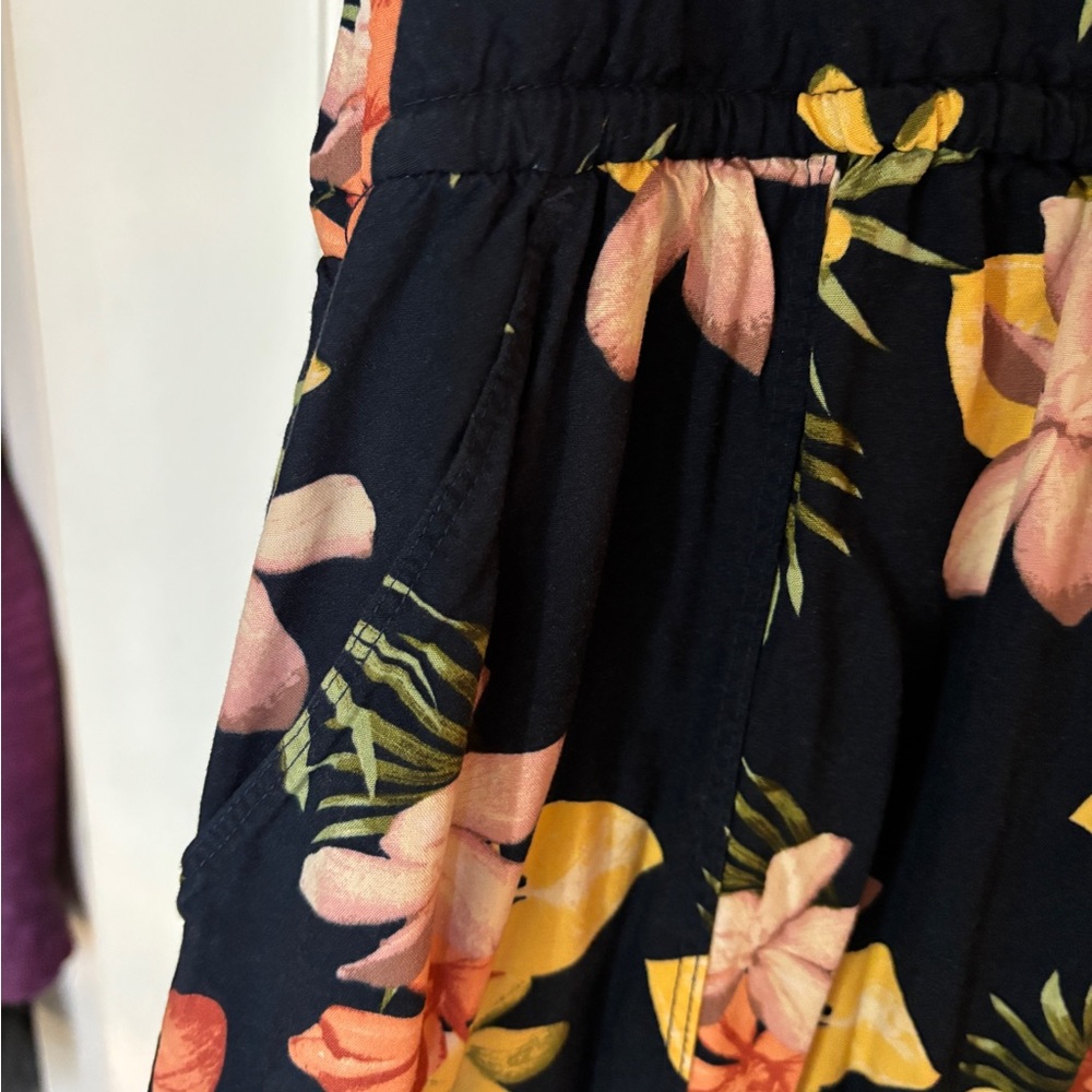 Floral V-Neck Black Dress - Picture 4 of 6
